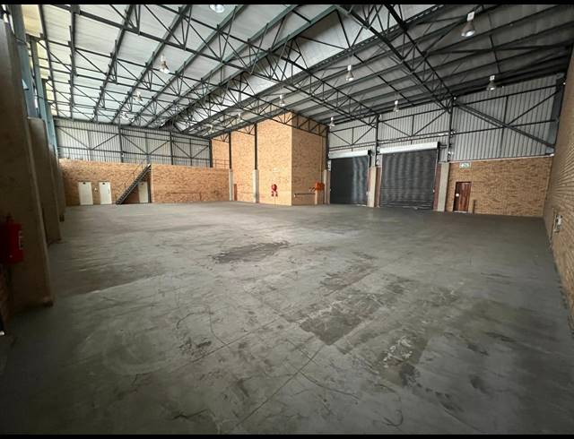 710M² WAREHOUSE TO LET IN LASER PARK